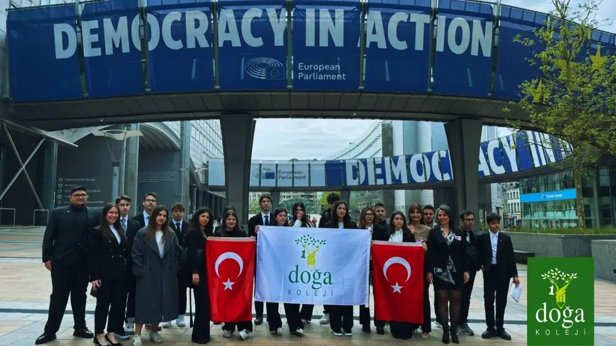 Doğa Koleji öğrencileri Avrupa Parlamentosu'nda deneyim kazandı