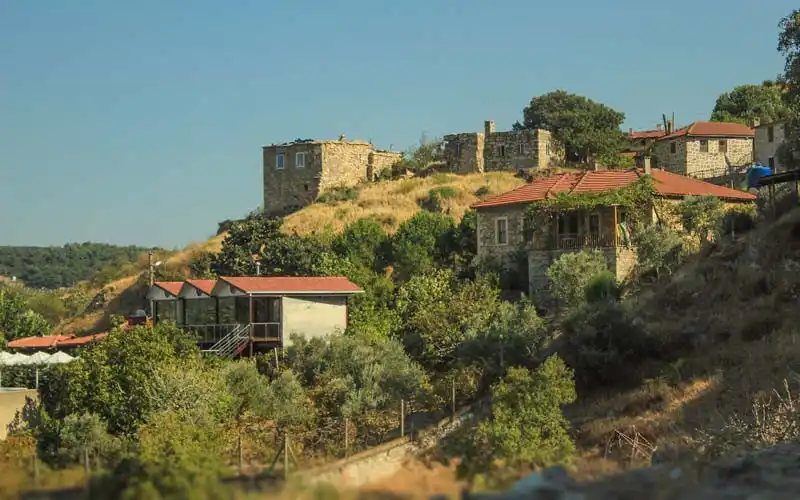Kozbeyli, Foça, tarihi ege köyleri
